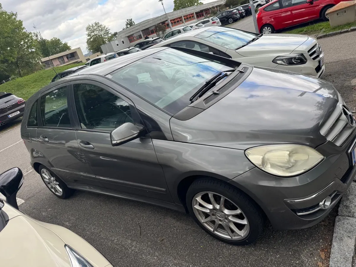 Mercedes-Benz B-Class 2009 photo 3