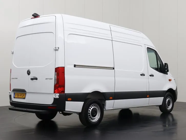 Mercedes-Benz Sprinter 2024 photo 2