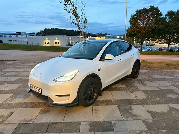Tesla Model Y 2024 photo 4