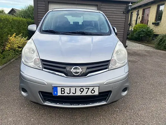 Nissan Note 2010 photo 5
