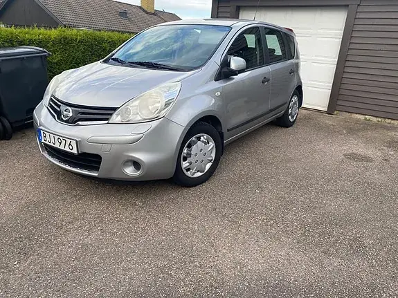 Nissan Note 2010 photo 2