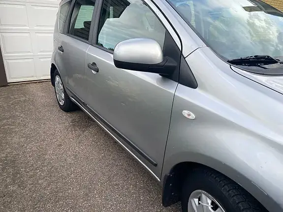 Nissan Note 2010 photo 3