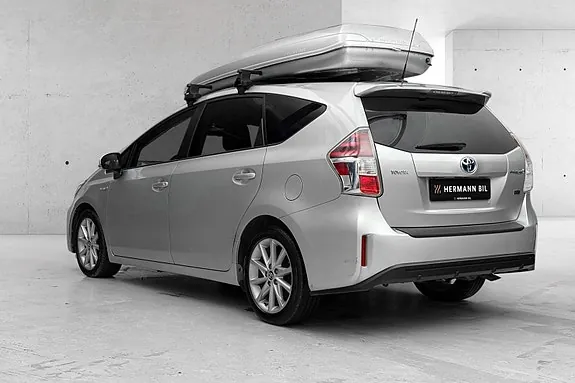 Toyota Prius 2017 photo 2