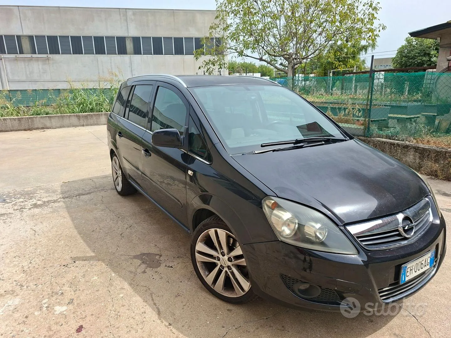 Opel Zafira 2011 photo 2