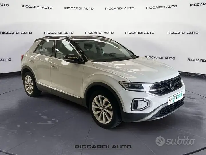 Volkswagen T-Roc 2023 photo 3