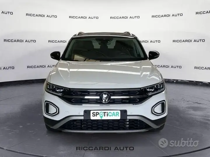 Volkswagen T-Roc 2023 photo 2