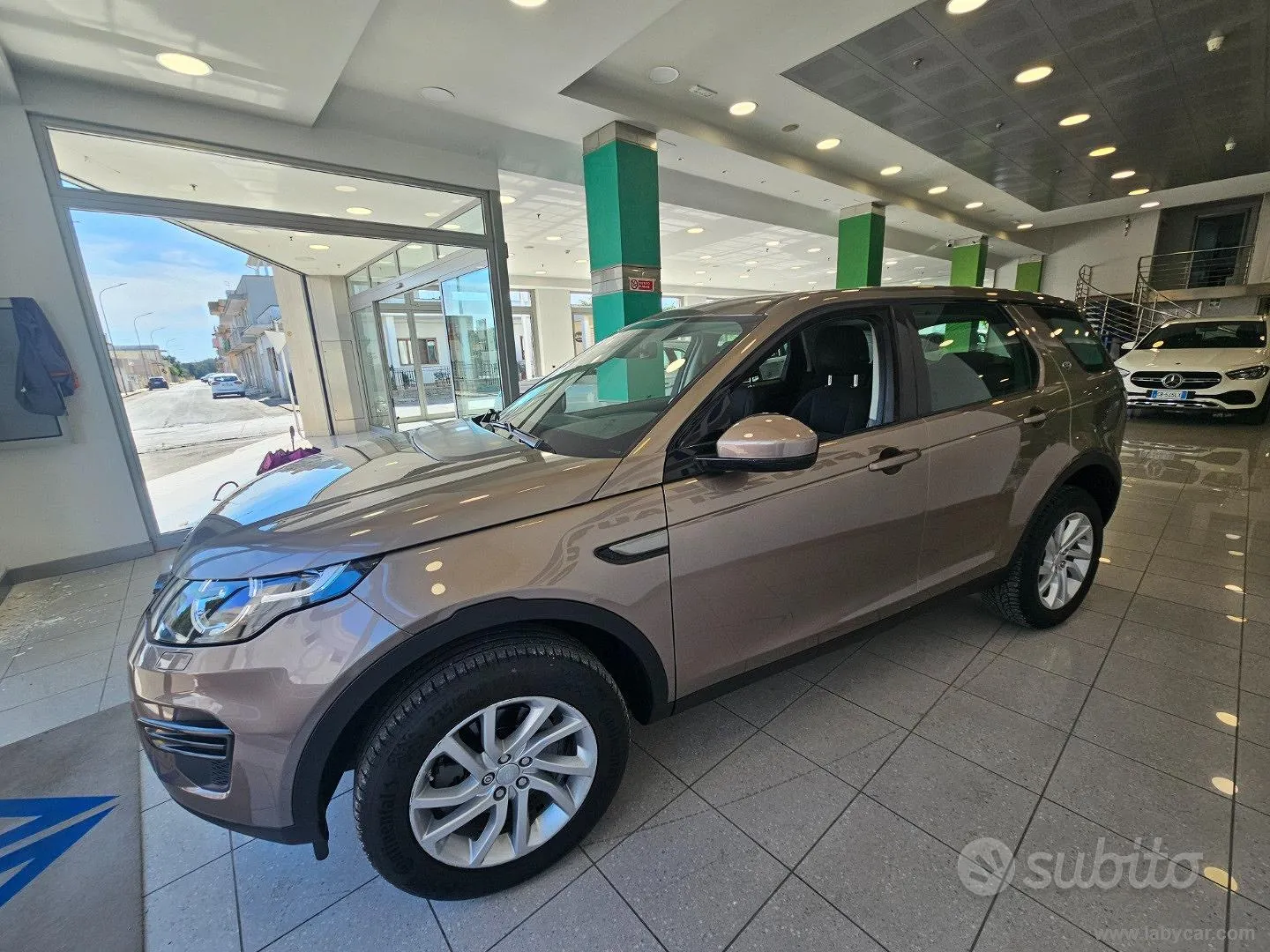 Land Rover Discovery Sport 2016 photo 4