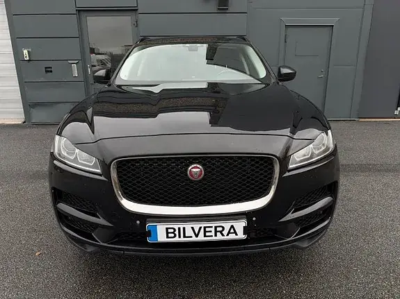 Jaguar F-Pace 2017 photo 2