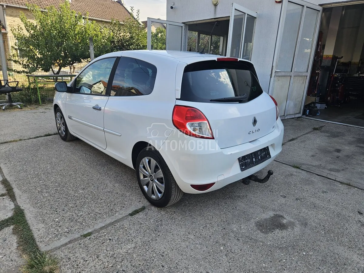 Renault Clio 2011 photo 4