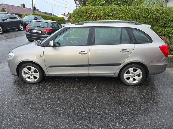 Skoda Fabia 2009 photo 3