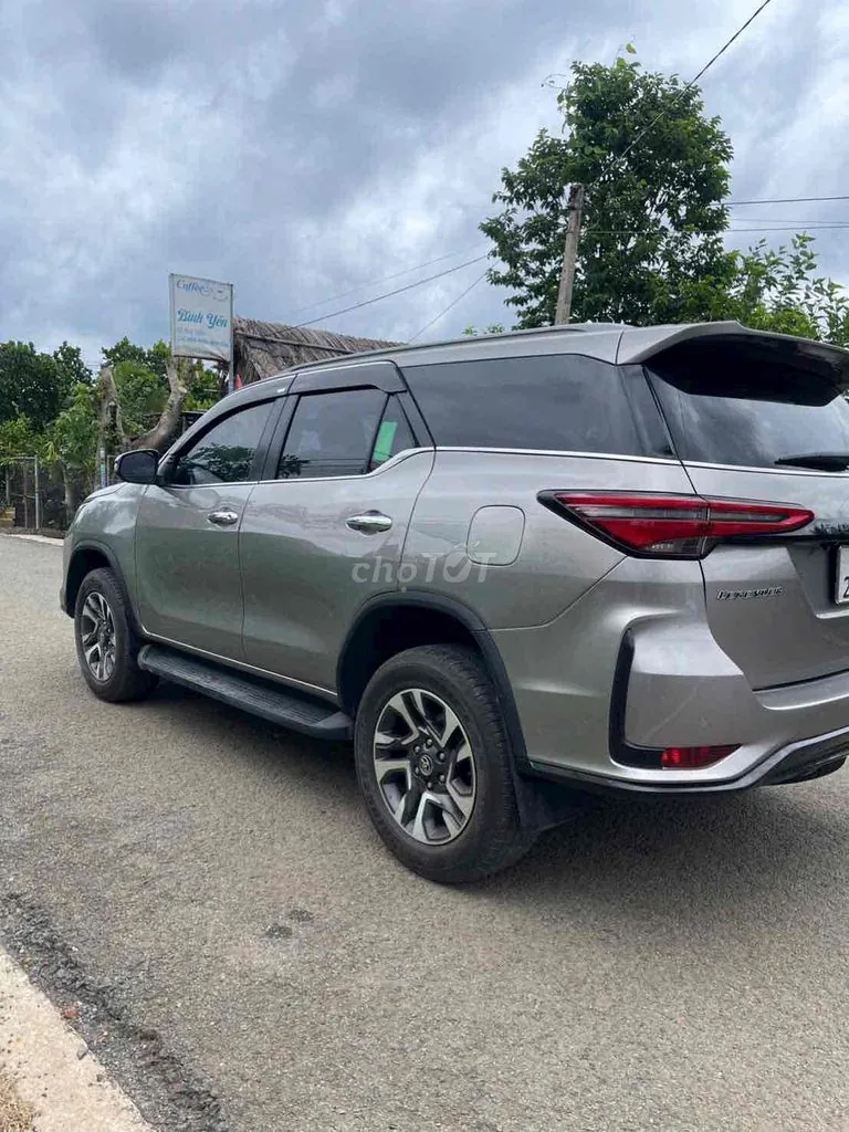 Toyota Fortuner 2022 photo 3