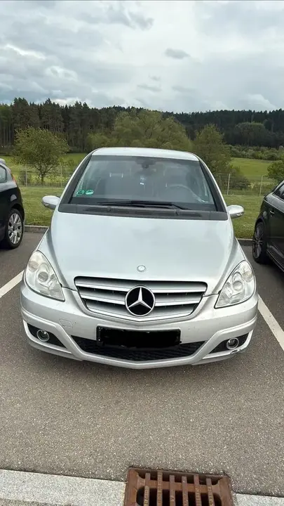 Mercedes-Benz B180