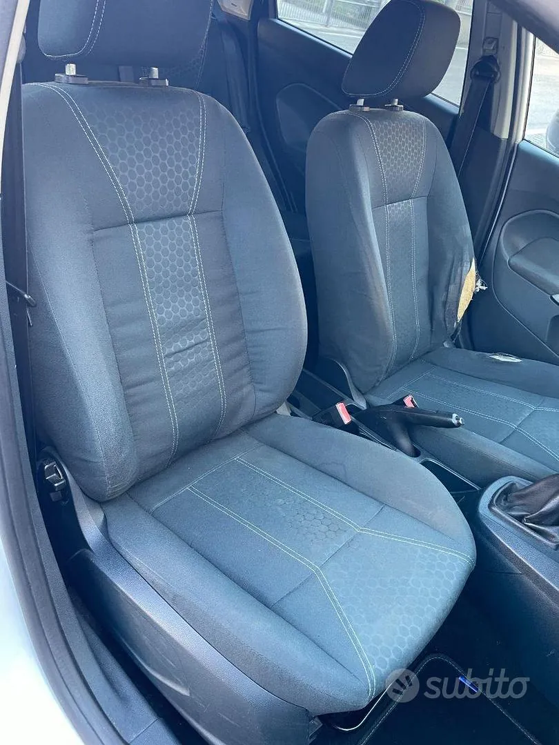 Ford Fiesta 2010 photo 4