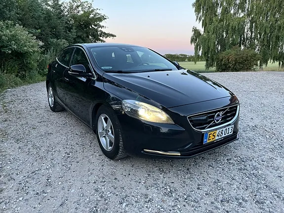 Volvo V40 2015 photo 2