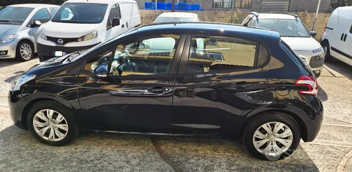 Peugeot 208 2015 photo 5