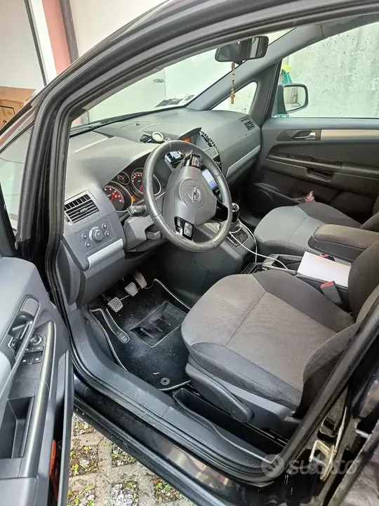 Opel Zafira 2011 photo 3