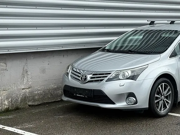 Toyota Avensis 2013 photo 2