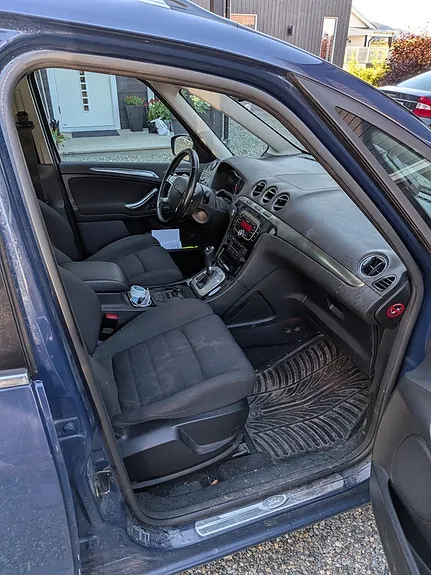 Ford Galaxy 2012 photo 5