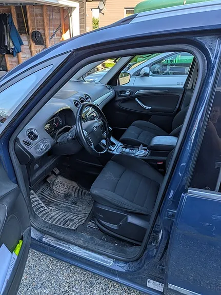 Ford Galaxy 2012 photo 3