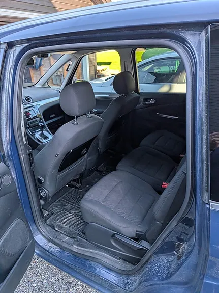 Ford Galaxy 2012 photo 4