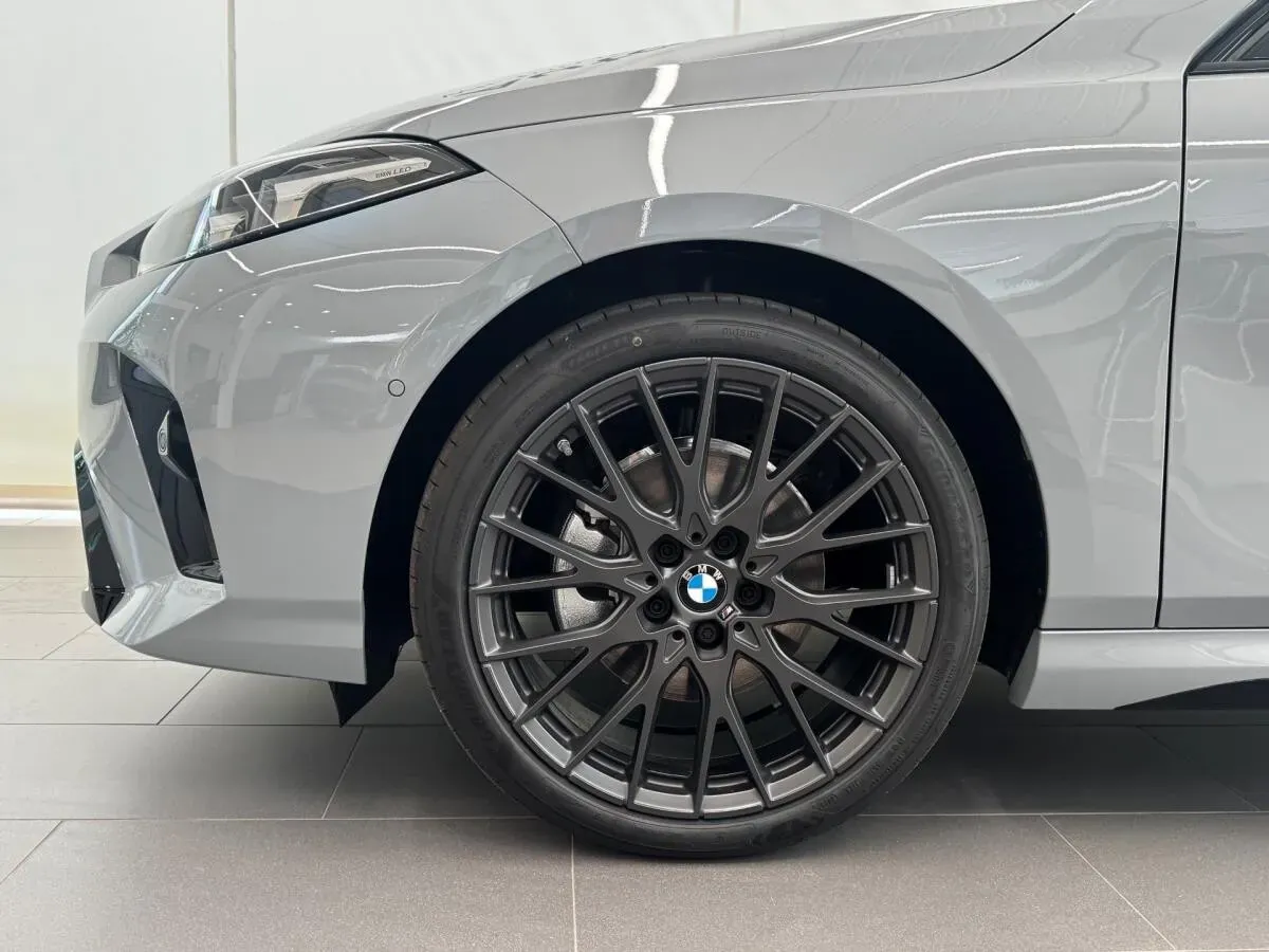 BMW 1 Series photo 3