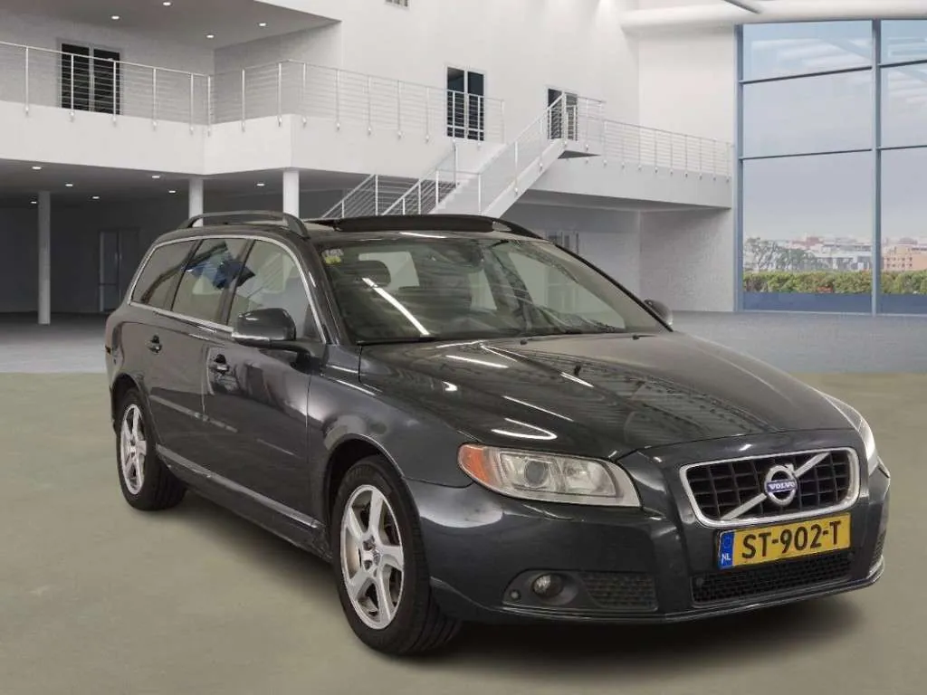 Volvo V70 2012 photo 2
