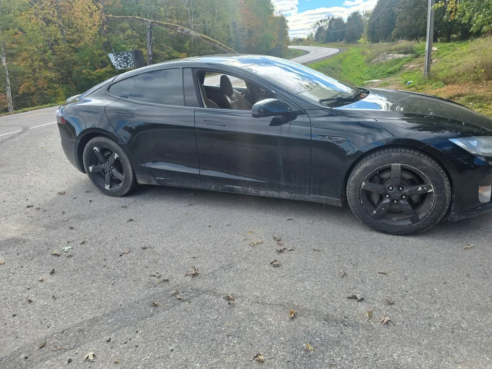 Tesla Model S 2013 photo 2