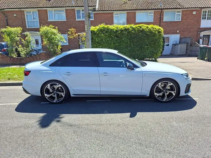 Audi A4 2022 photo 2