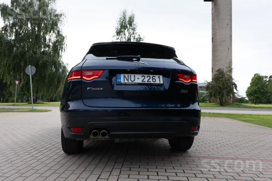 Jaguar F-Pace 2017 photo 2