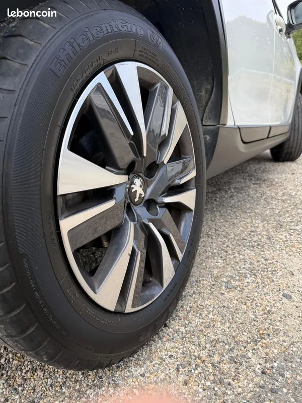 Peugeot 2008 2018 photo 5
