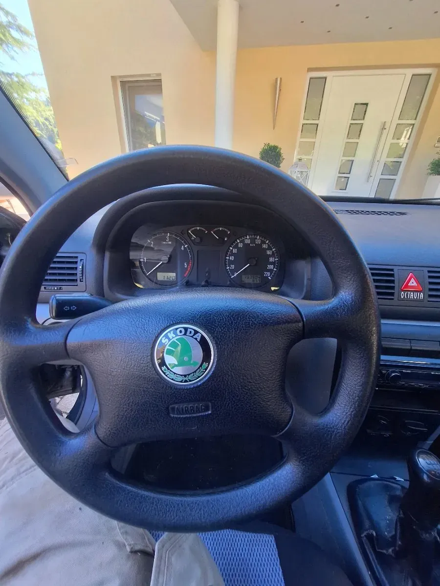 Skoda Octavia 2000 photo 3
