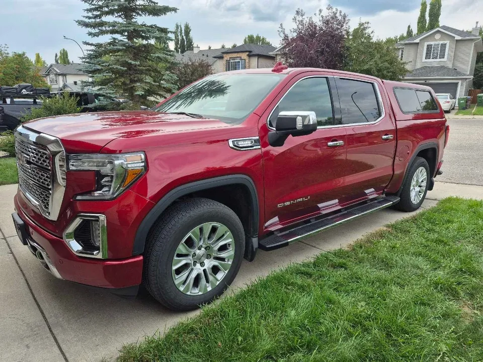 GMC Denali 2022 photo 2