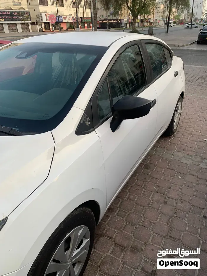 Nissan Versa 2021 photo 2
