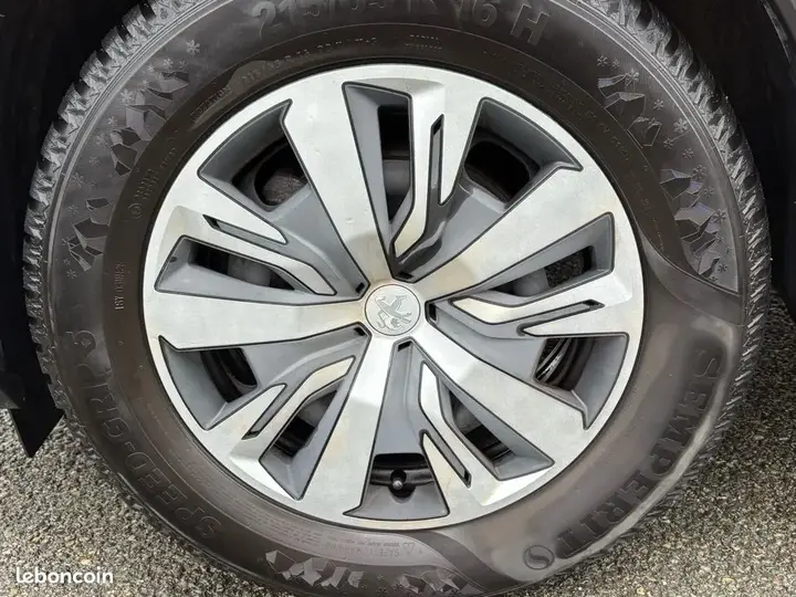 Peugeot 2008 2020 photo 5