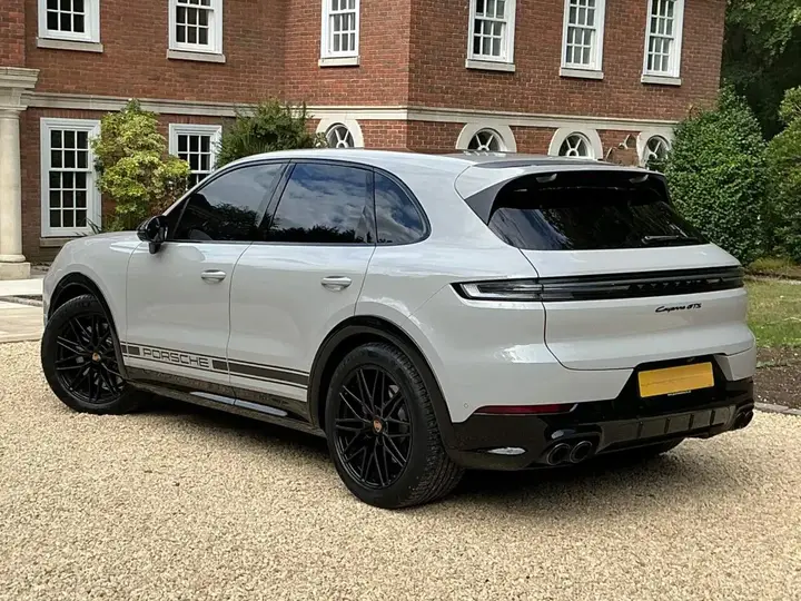 Porsche Cayenne 2024 photo 2