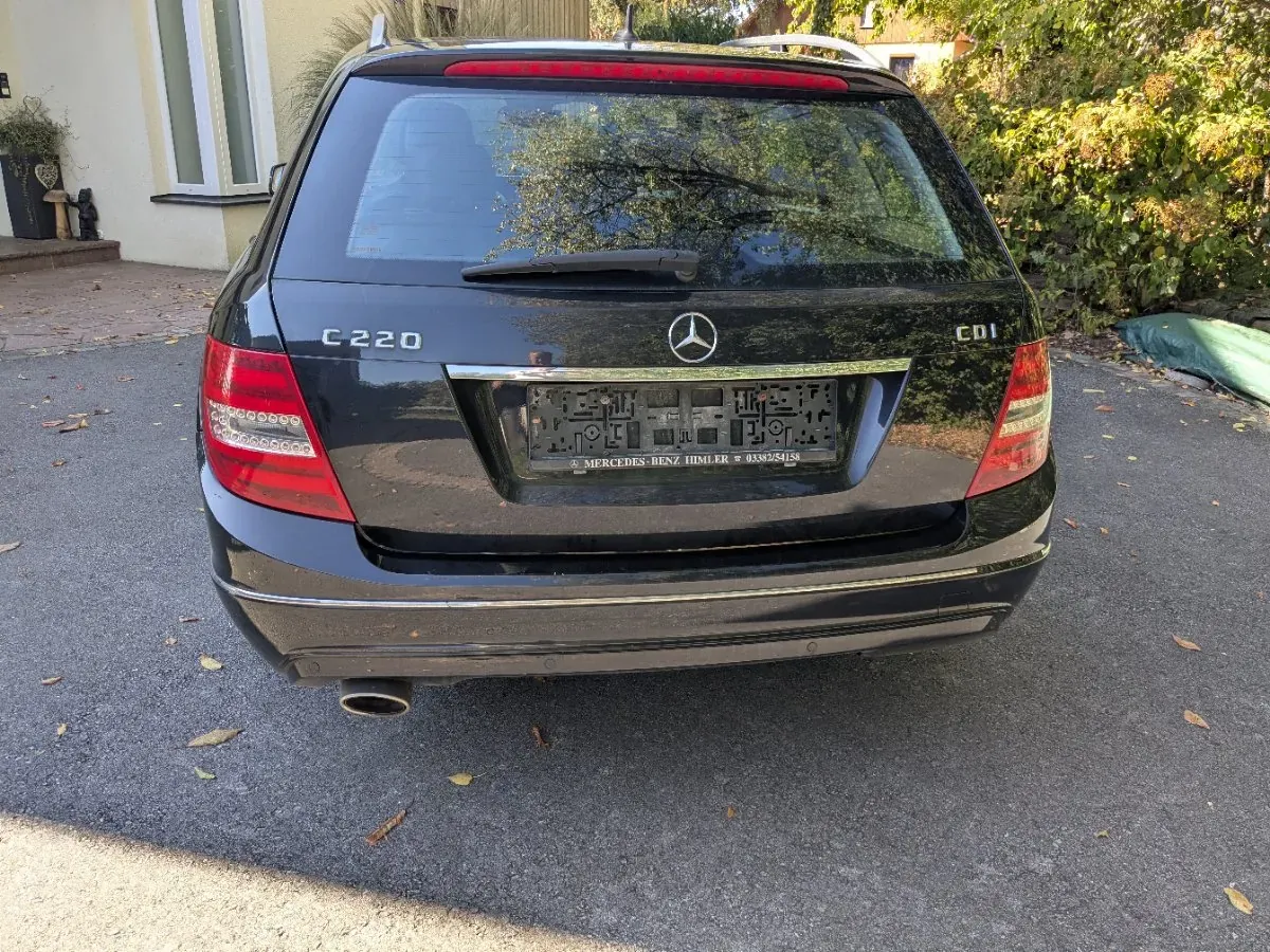 Mercedes-Benz C-Class 2012 photo 2