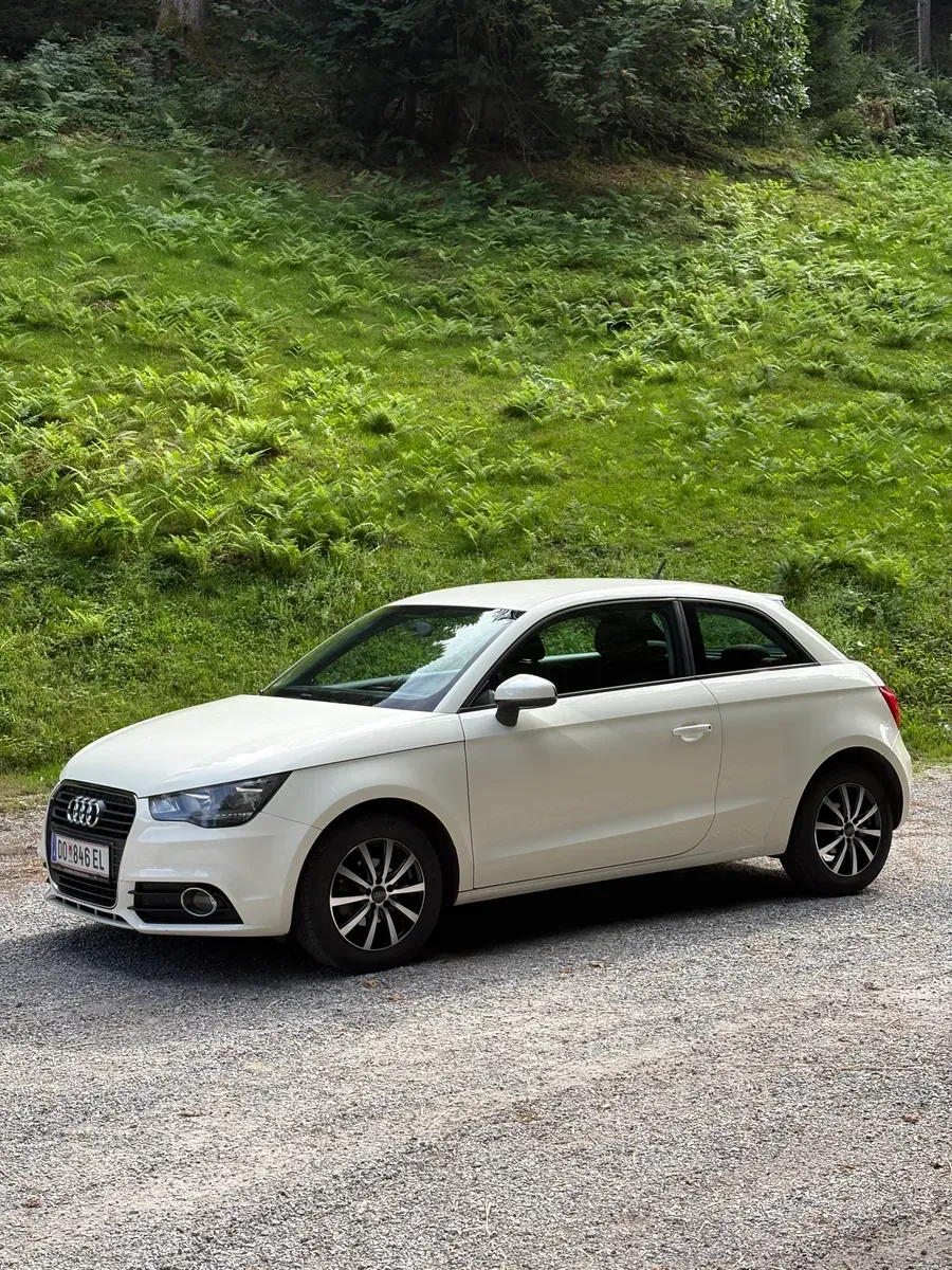 Audi A1 2011 photo 2