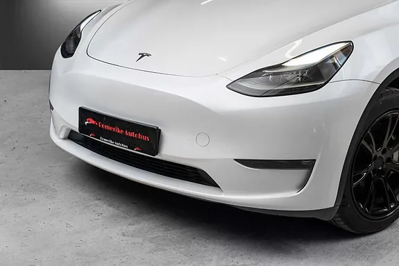 Tesla Model Y 2024 photo 2