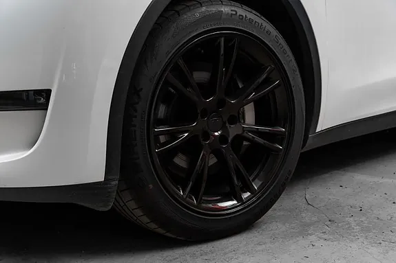 Tesla Model Y 2024 photo 3