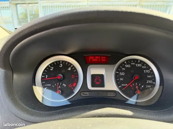 Renault Clio 2009 photo 3