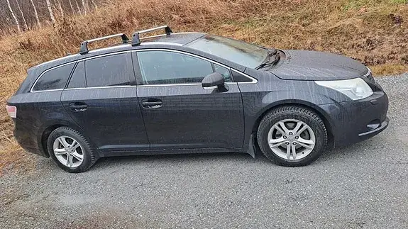 Toyota Avensis 2011 photo 2