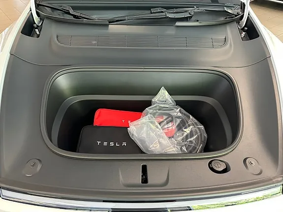 Tesla Model Y 2026 photo 5