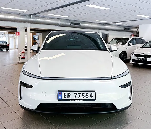 Tesla Model Y 2026 photo 4