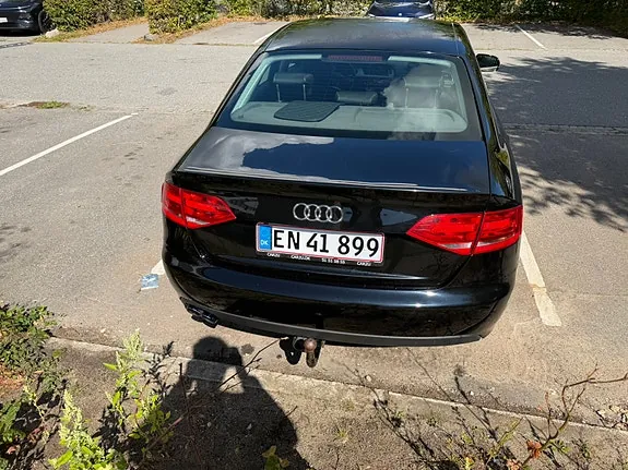 Audi A4 2010 photo 4