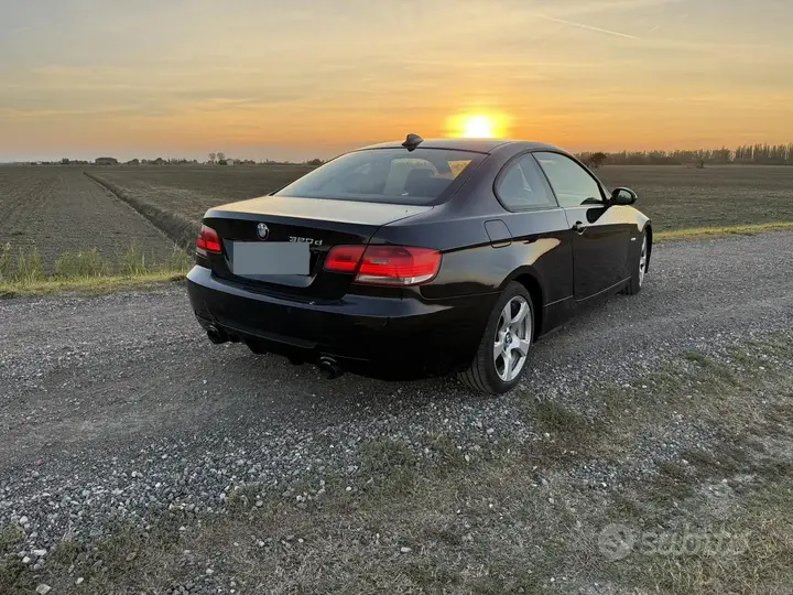 BMW 320D 2009 photo 3