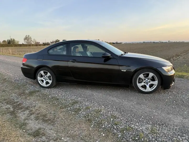 BMW 320D 2009 photo 2