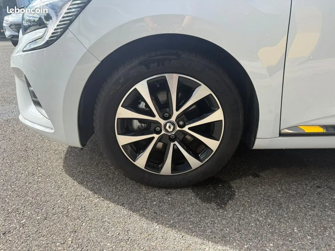 Renault Clio 2022 photo 4