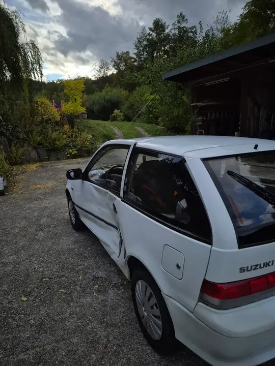Suzuki Swift 2000 photo 3