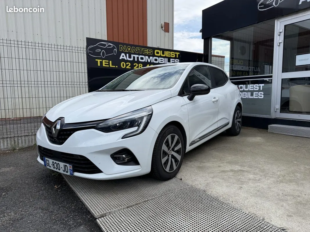 Renault Clio 2022 photo 2