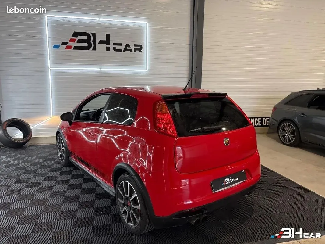 Abarth Grande Punto 2010 photo 2